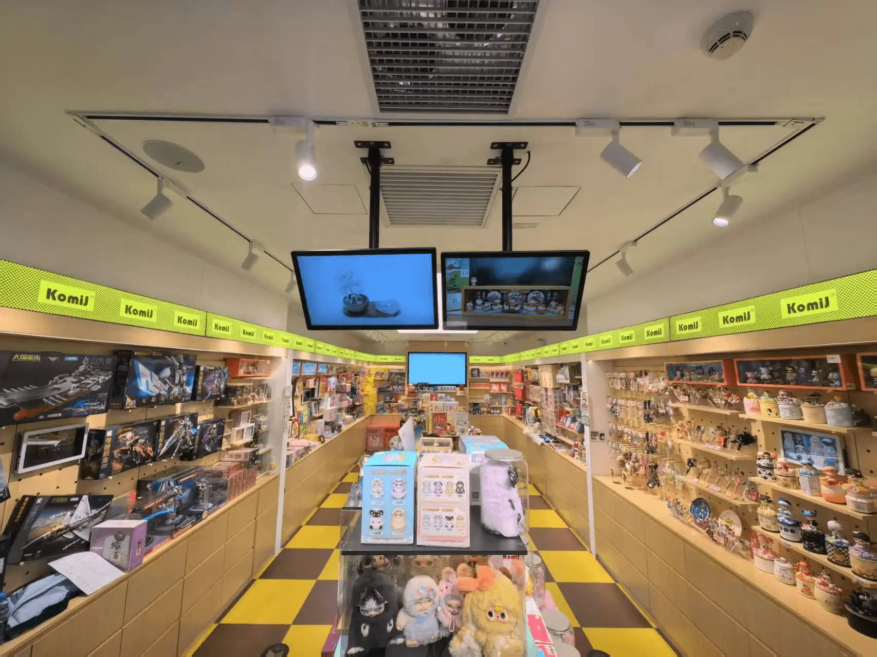 某潮玩店铺的品牌手办,从陈列到收藏的完美蜕变